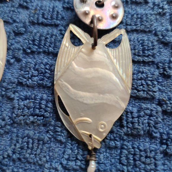 Vintage Mother of Pearl Earrings - Picture 3 of 4